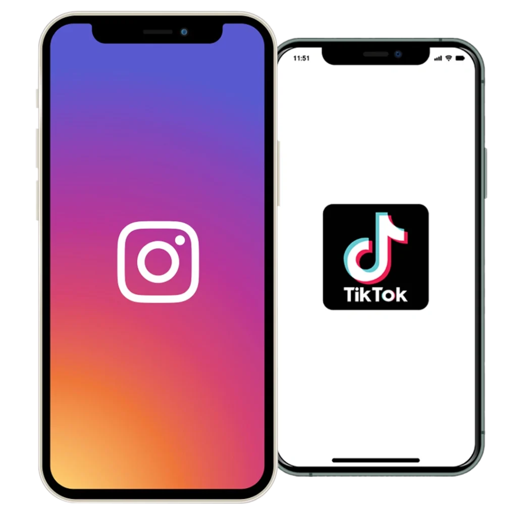 Mobilni telefoni prikazuju Instagram i TikTok aplikacije koje ilustruju kompletnu marketing strategiju za društvene mreže koja se integriše sa AI chatbot sistemima, omogućavajući sinergiju između targeted marketing kampanja i automatizovanih konverzacija za maksimalne rezultate.